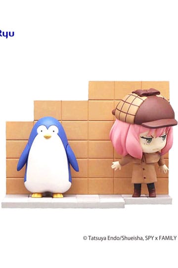 Spy x Family Hold Figure PVC Statue Anya &  Penguin 10 cm